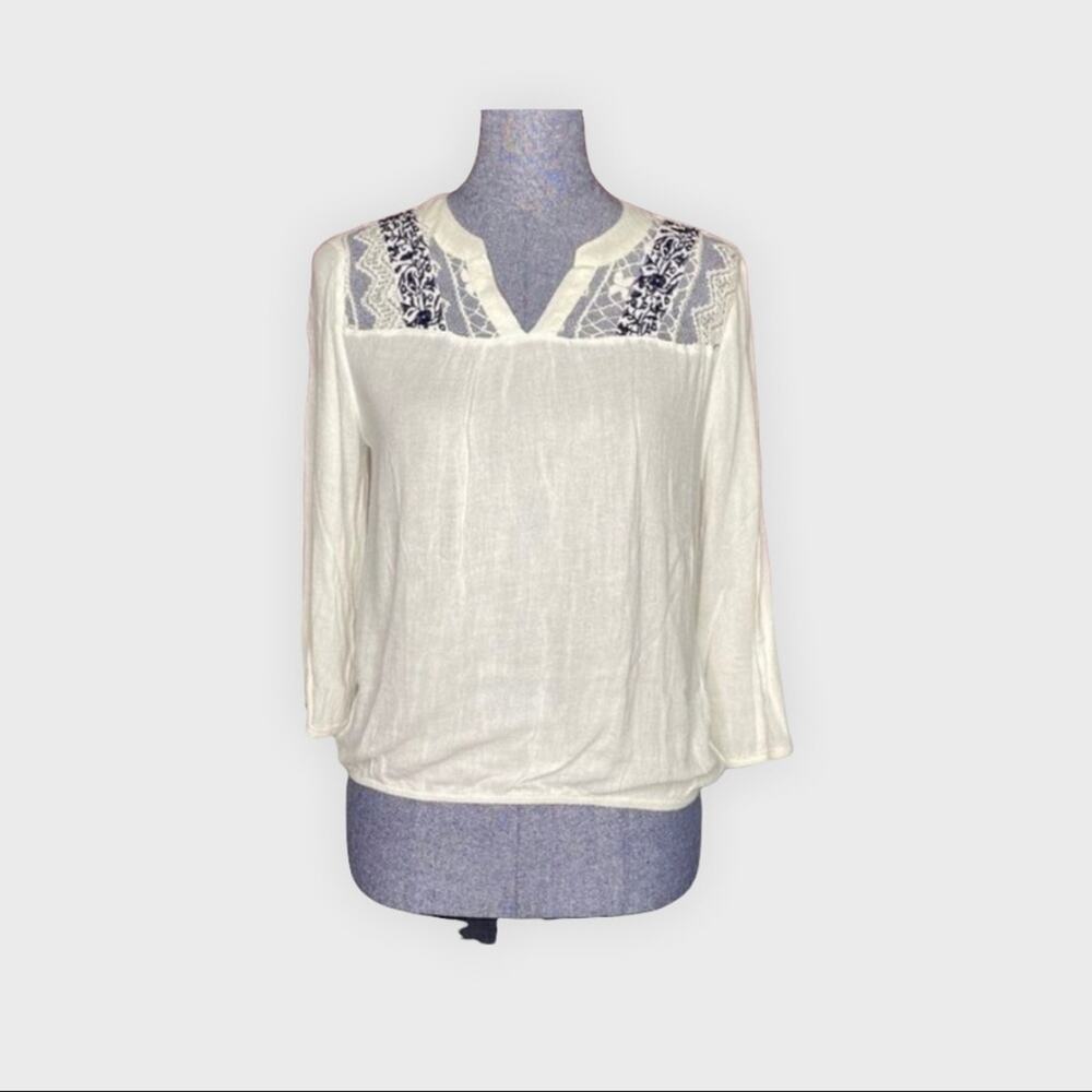 Girl Fresh Brewed off white lace top blouse sz Medium juniors shirt